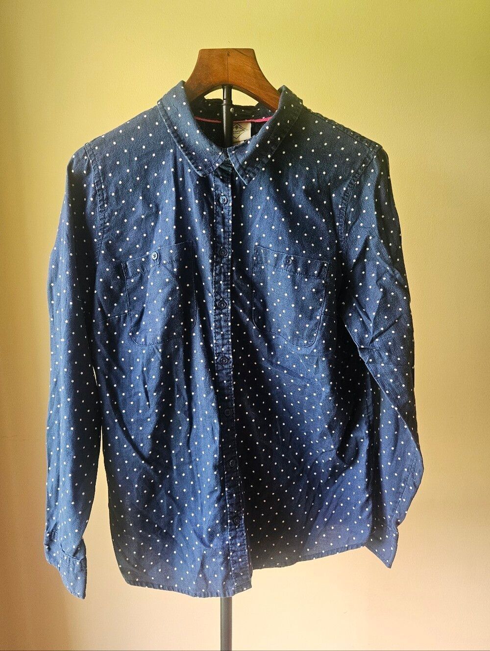 St. John's Bay Navy and White Polka Dot Button-Up Shirt Size Large